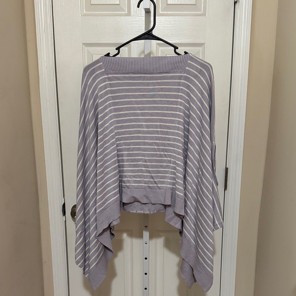 Lululemon Athletica Forward Flow poncho Lavender and White